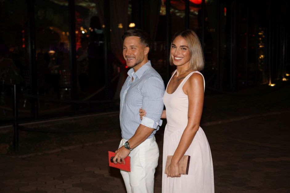 Mermer, klavir i terasa sa pogledom koji nema cenu: Zavirite u raj Saše Kovačevića u kom živi sa Zoranom i njenom ćerkom FOTO
