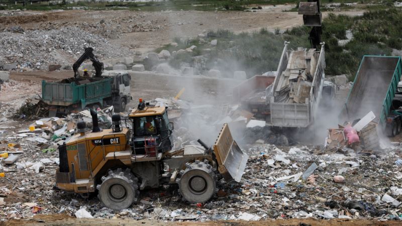 Mesec dana gori deponija, nadležni traže razjašnjenje o zagađenosti