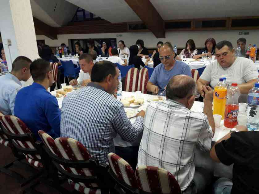 Mešihata IZ-e u Srbiji priredio iftar za muslimane u Loznici