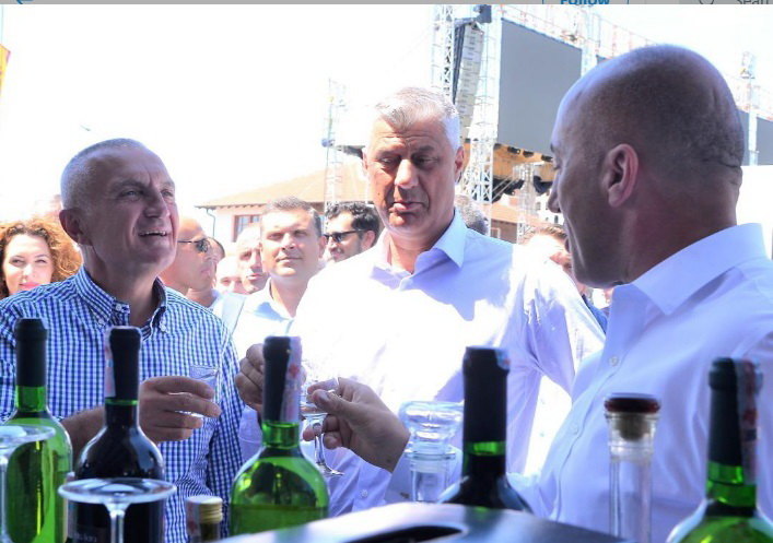 Meta,Tači i Haradinaj na proslavi grožđa i vina u Orahovcu