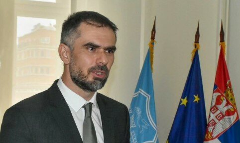 Mićin:Važno da se smire tenzije u Novom Pazaru, napadi na policiju nedopustivi