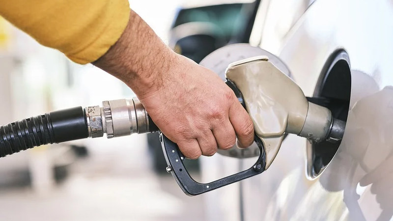 Mićović: Od sutra nova uredba kojom se regulišu cene evrodizela i bezolovnog benzina