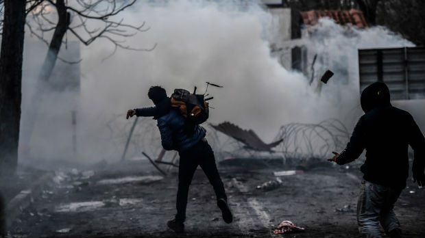 Migranti bacali kamenice na grčku policiju, Atina šalje dodatne snage