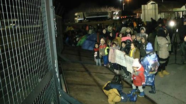 Migranti sa Kelebije prebačeni u prihvatne centre, granični prelaz još zatvoren