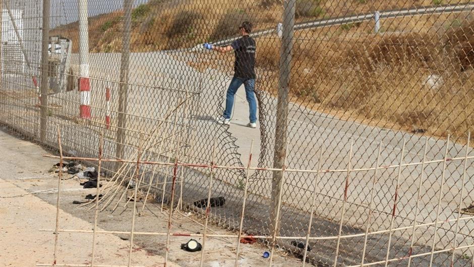 Migranti se kroz ogradu probili u špansku enklavu Seuta