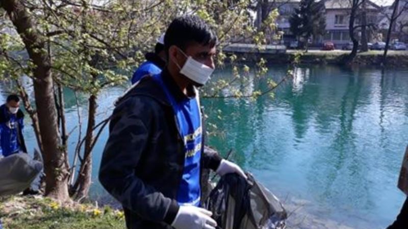 Migranti učestvuju u proljetnoj akciji čišćenja Bihaća