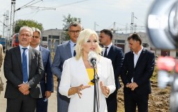 
					Mihajlović: Tradicija duga 135 godina obavezuje nas da železnicu vratimo u život građana i privrede 
					
									