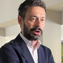 Milan Vasić objavio snimak koji ledi krv u žilama - glumac oči u oči sa hladnokrvnim zverima, fanovi zabrinuti za njegovu bezbednost