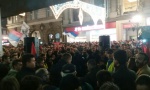 Milo, šiptare, ne damo ti svetinje: Protest nekoliko stotina ljudi ispred ambasade Crne Gore u Beogradu