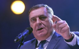 
					Milorad Dodik i SNSD kažnjeni s 12.000 konvertibilnih maraka zbog govora mržnje 
					
									