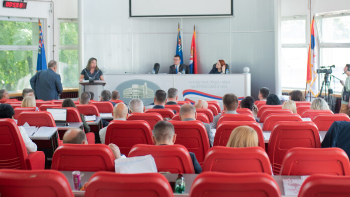 Minimalac za roditelje-negovatelje od države, Skupština Niša povlači predlog odluke zbog skorog usvajanja zakona