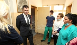 Ministar Djordjević sa Zaštitnikom gradjana obišao Prihvatilište za odrasla i stara lica u ...