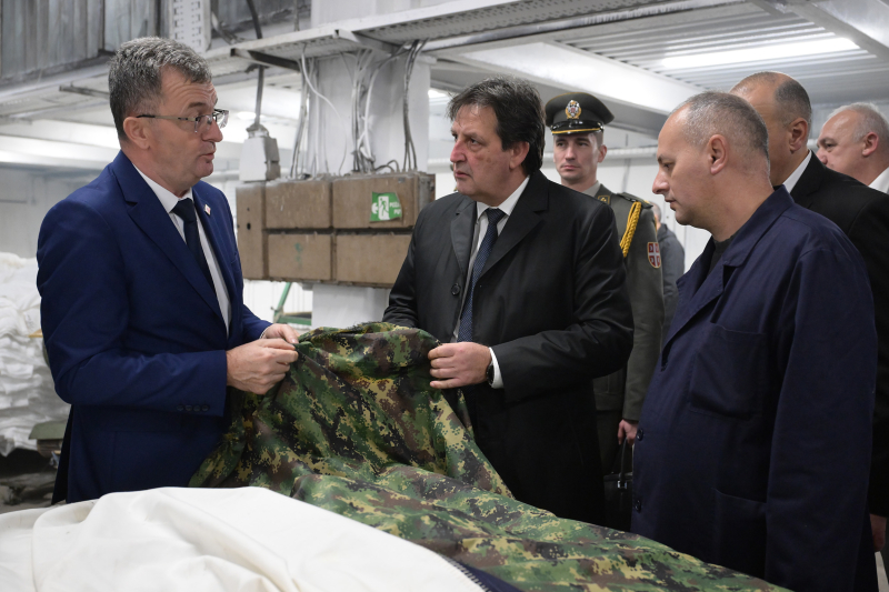 Ministar Gašić obišao kompaniju „Jumko“ u Vranju