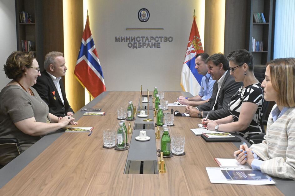 Ministar Gašić razgovarao sa norveškim piscem i istoričarom Knutom Flovikom Turesenom