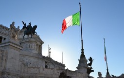 
					Ministar: Italijanska vlada jednoglasna o ostanku u zoni evra 
					
									