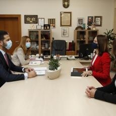 Ministar Udovičić imao sastanak sa  novom direktorkom UNICEF-a u Srbiji Dejanom Kostadinovom
