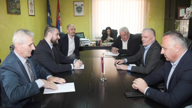 Ministar Usame Zukorlić u zvaničnoj posjeti Priboju: Fokus na infrastrukturne projekte i direktnu komunikaciju s građanima