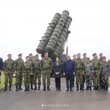 Ministar Vučević i ambasadorka Kine Čen Bo obišli raketni sistem za PVD FK-3 (FOTO)