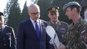 Ministar Vučević obišao 132. gorski puk Slovenske vojske