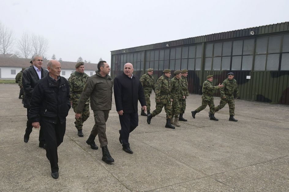 Vulin: Vojska Srbije se neće povlačiti i smanjivati