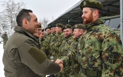 
					Ministar Vulin na Božić sa pripadnicima Vojske Srbije u bazi Vrapce 
					
									
