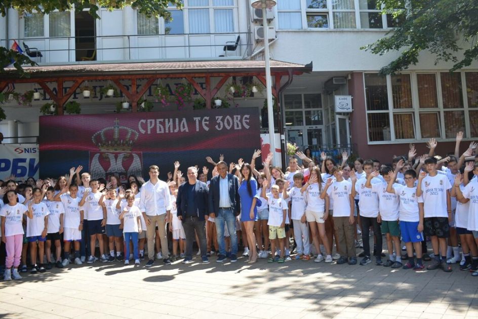 Ministar prosvete posetio učesnike kampa Srbija te zove 2025