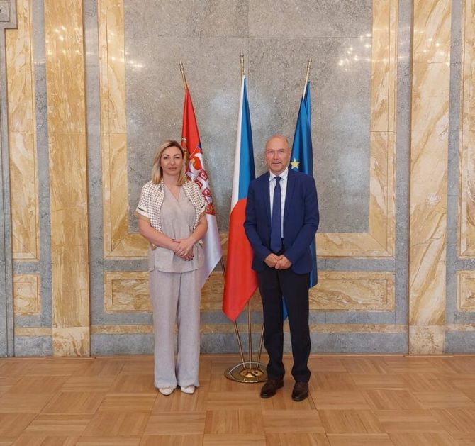 Ministarka Macura sa ambasadorom Češke: Zajednički da stvaramo društvo jednakih šansi