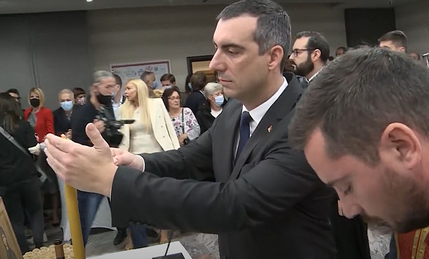 Ministru Stefanoviću svi naprednjaci okrenuli leđa. Nema ga ni na partijskoj slavi