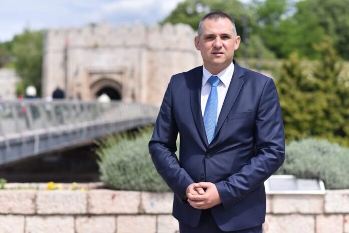 Miodrag Stanković traži da se u Skupštini Niša priča o izgradnji akva-parka i smanjenju plata u prosveti