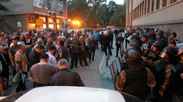 Kriza u Makedoniji: Smene u MUP-u nakon nereda,  Zaev daje Ivanovu deset dana