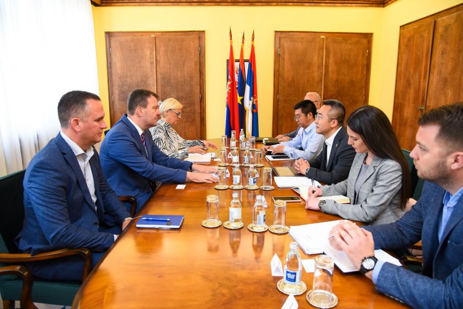 Mirović sa predstavnicima konzorcijuma kineskih kompanija, izvođačima radova na brzoj pruzi Novi Sad – Subotica