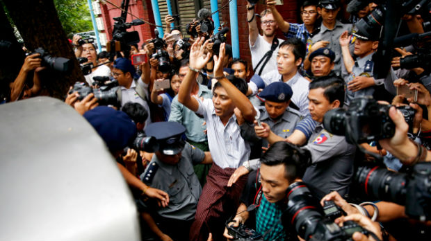 Mjanmar, novinarima Rojtersa sedam godina zatvora