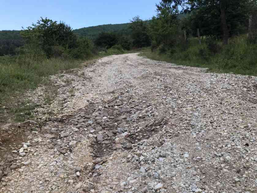Mjestani sela Slatina ostali bez puta
