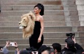 Mlada bogatašica povela lava na reviju, pa razbesnela javnost: Odvratna je... FOTO