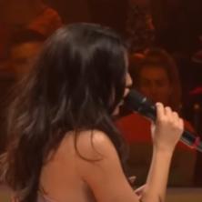Mlada pevačica izašla iz porodilišta: Muž je u besnom džipu sačekao ispred, a kod kuće im priredio nešto nestvarno (FOTO)