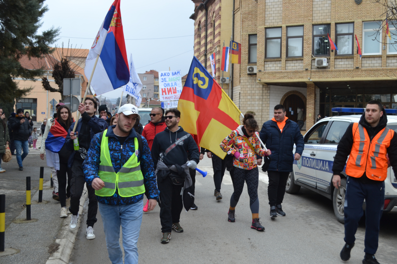 Mladi iz Vranja i Bujanovca krenuli za Vladičin Han (Foto)