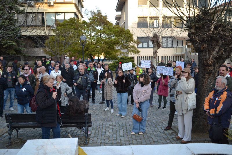 Mladi s juga pozivaju večeras  na protestno okupljanje građana