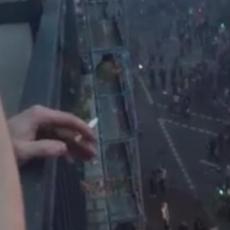 Balkonu u hamburgu seks na Gledala proteste