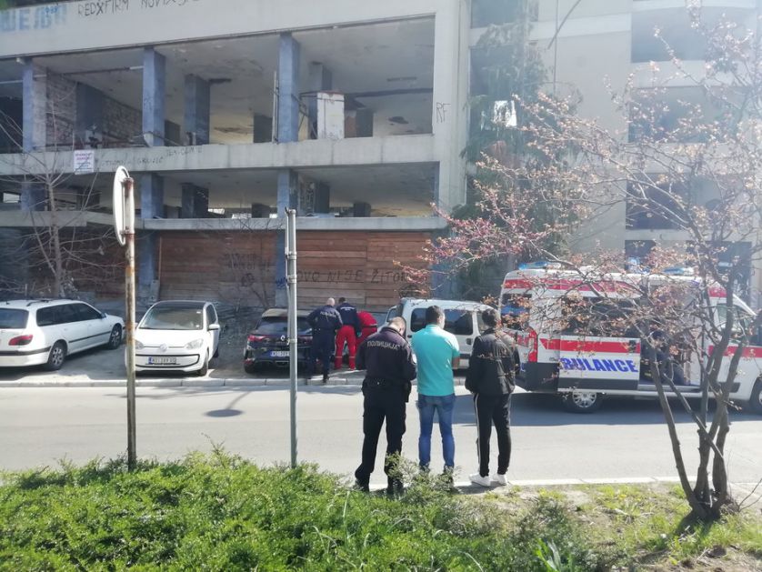 Mladić poginuo prilikom pada sa zgrade Radničkog univerziteta