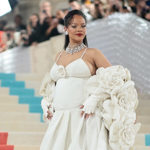 Mlečni manikir: Ni Rihanna nije odolela ovoj eleganciji i minimalizmu