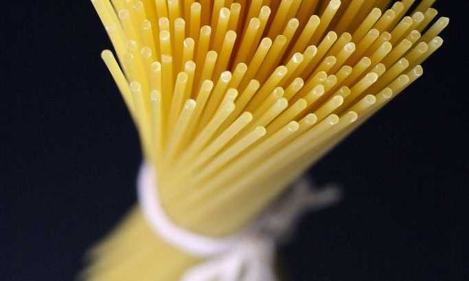 Mnogi je koriste pogrešno: Evo za šta služi rupa na kašiki za špagete