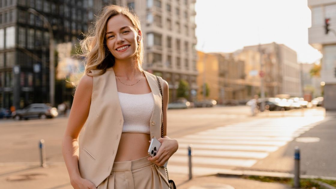Modni detalj za jesen koji i najobičnijoj majici daje nov izgled: Izgleda poslovno, skupo i vintage