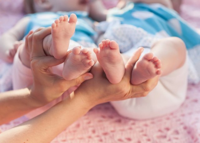 Moj sin nije žurio da dođe na svet: Žena rodila blizance u razmaku od 11 nedelja