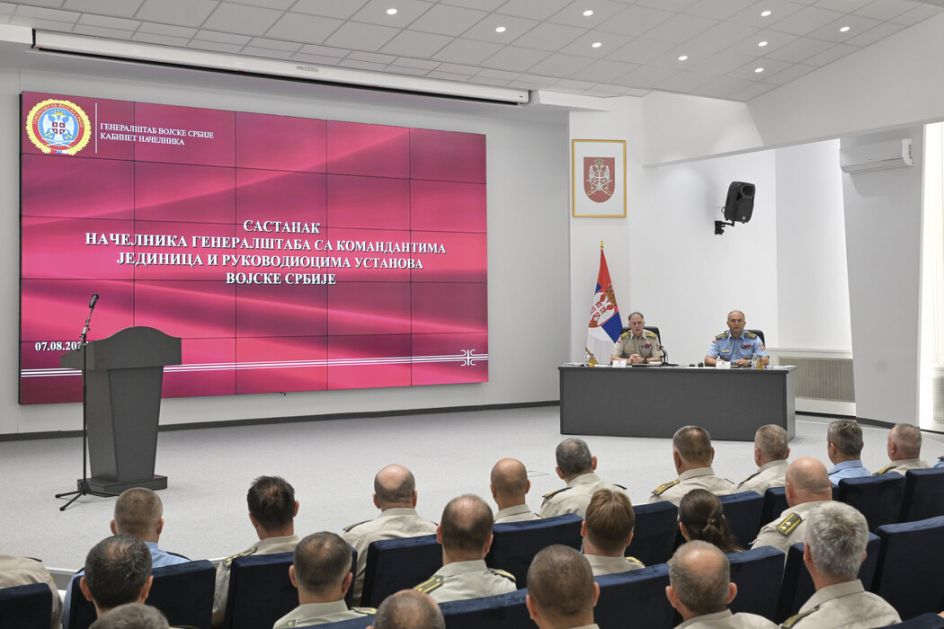 Mojsilović sa komandantima Vojske Srbije o stanju bezbednosti i viziji razvoja Vojske Srbije