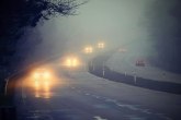 Mokri kolovozi, kiša i magla otežavaju vožnju
