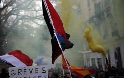 
					Mond: Slab odziv na protestu Žutih prsluka zbog štrajka i drugih skupova 
					
									