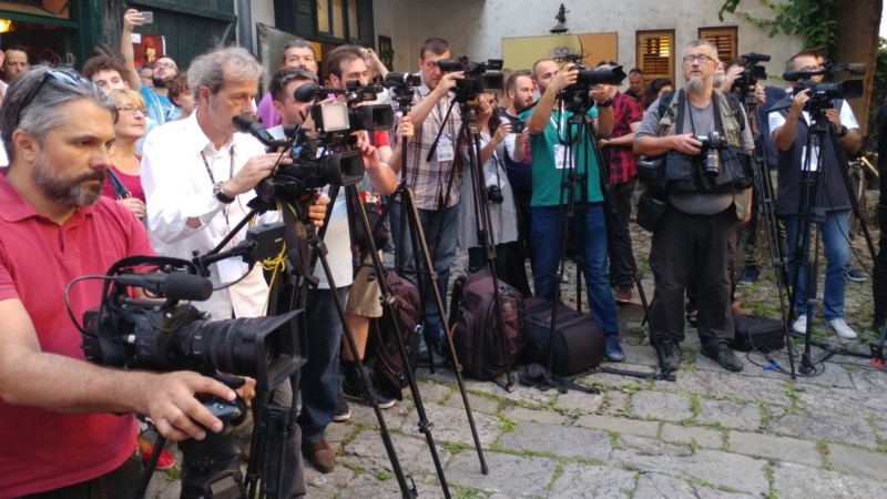 Monitoring medijskog pluralizima u Srbiji: Pritisci, polarizacija, tužbe, autocenzura... 