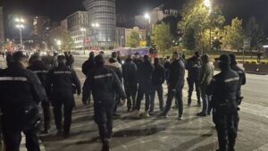 Moran protest desničara zbog Kosova, blokirali saobraćaj ispred Skupštine