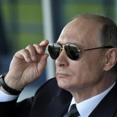 Moskva BESNA: BEZ DOZVOLE objavljena reklama sa Putinovim likom
