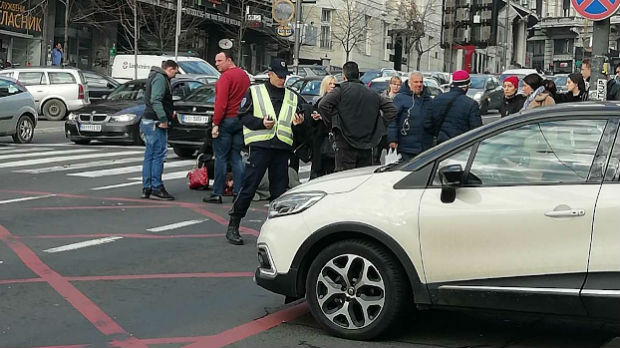 Motociklista oborio pešaka u Beogradu